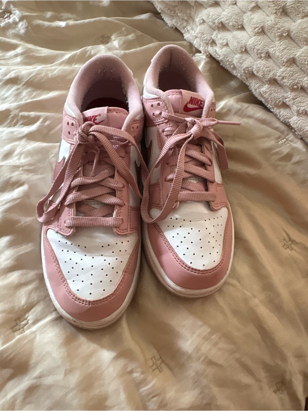 Nike Kids Pink and White Low-Top Sneakers - Stylish Youth Trainers